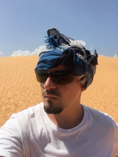 Scheich Martin kann sich dank fester Schuhe etwas mehr umsehen 