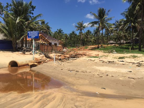 Auch solche Bilder findet man am Strand...hier entsteht sicher wieder eins der unzähligen Hotels 