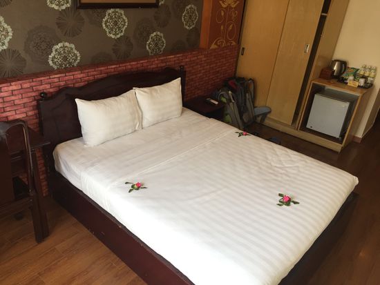 Gut gebettet mit echten Rosen...gute Nacht!!