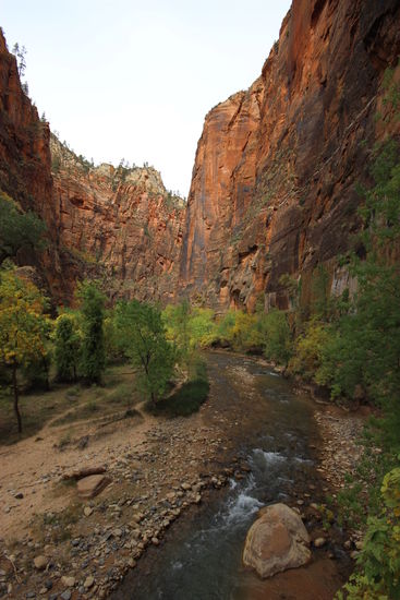 Der Canyon ist mal wieder malerisch (ohne Witz, alle naslang steht hier einer und malt das Ding)
