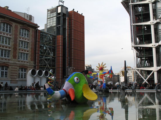 Der Brunnen seitlich vom Centre Georges Pompidou (Nici de Saint Phalle)