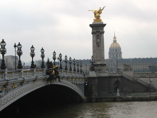 Pont Alexandre III. und Invalidendom im Hintergrund