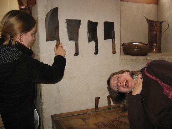 Mecki und Magda machen Quatsch in der Schlossküche