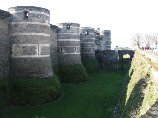 Le Chateau d'Angers a dix-sept(te) tours! (17 Türme)