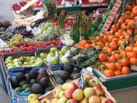 ...die wohl appetitlichsten und einladensten Obst- und Gemüsestände der Stadt...