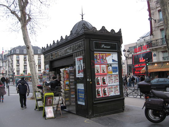 ...gute Erstversorgungsmöglichkeiten mit Welt-, d.h. in erster Linie französischen -nachrichten... 