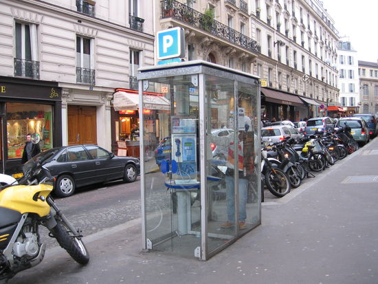 ...und meine "Heimat"-Telefonzelle, in der ich die meisten Gespräche nach Hause geführt habe!