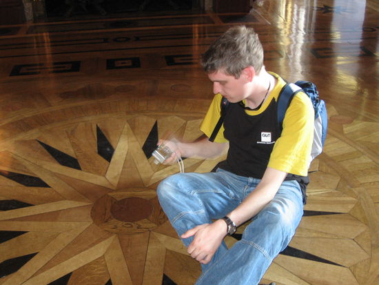 Jan mit ausgefeilter Fotografiertechnik!