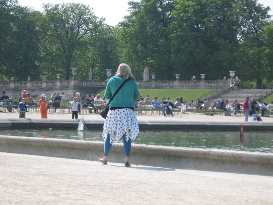 Manche koennen es einfach nicht mit dem Anziehen! 