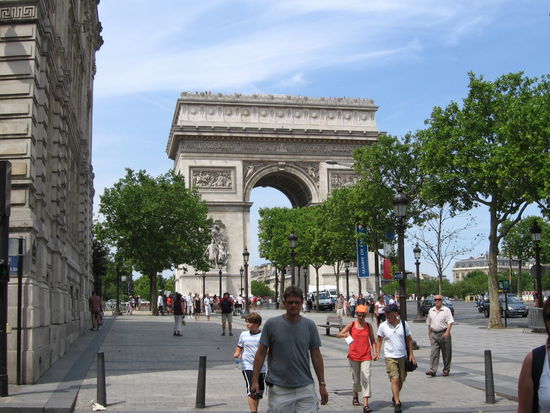 L'Arc de Triomphe (jaja, das Bild ist natürlich nocht vom 7.1., sondern von meinem letzten Aufenthalt im Juli)