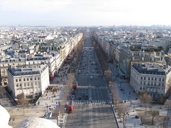 ...und in die entgegengesetzte Richtung auf die Champs Elysées