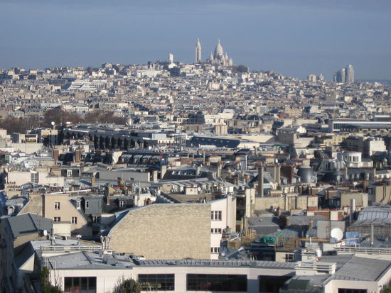 Blick auf den Butte de Montmartre und Sacre Coeur