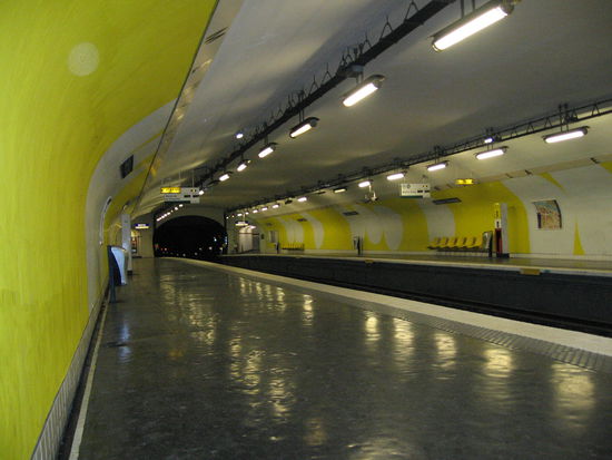 Metro - Assmeblée Nationale (so leer ist sie eigentlich nie!)