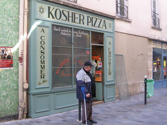 Der junge Mann wollte sich einfach nicht aus dem Bild bewegen ... hatte wahrscheinlich zu viel koschere Pizza gefuttert! 