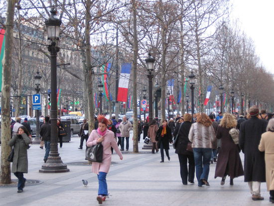 Nachmittagsgewusel auf den Champs Elysées