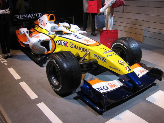 ... habe ich erstanden: einen Renault Formel 1 Flitzer. Klein und handlich!