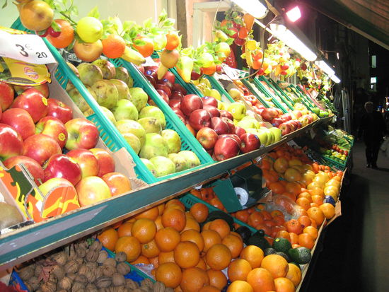 Obststand bei mir vor dem Haus (da habe ich aber nicht gekauft ... brauchte jetzt nur ein Obstbild)