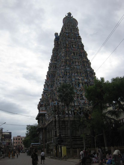 South Gopuram in Gänze, wenn auch etwas unterbelichtet