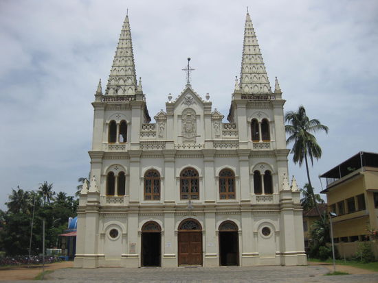 Von außen geht es ja noch in Heiligkreuz!
