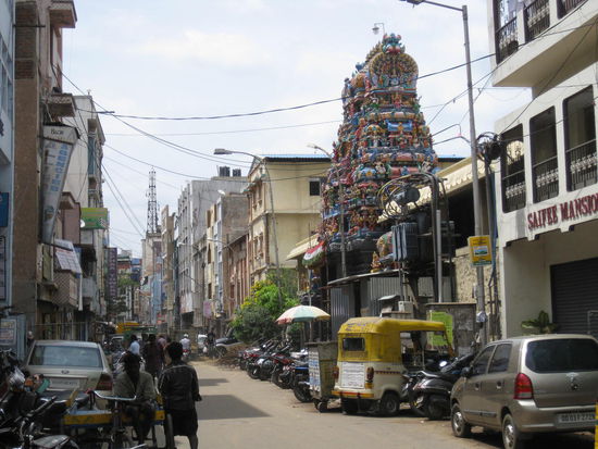 ... ebenso die südindischen Hindu-Tempel
