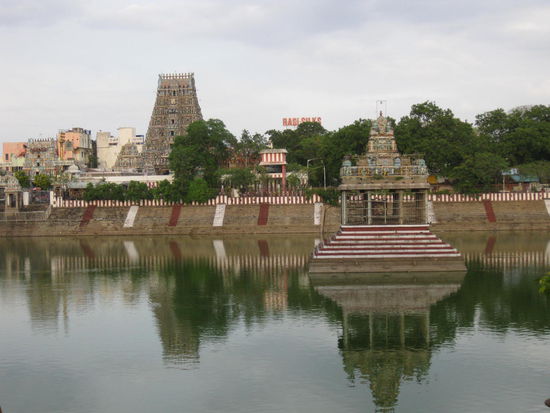 Blick auf den Kapaleeshwara-Tempel