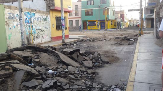 In den Straßen von Chincha- ebenfalls ein kleines, peruanisches Städtchen auf unserem Weg