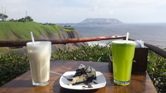 Ein leckerer Cheeacake in meinem Lieblingscafe in Lima