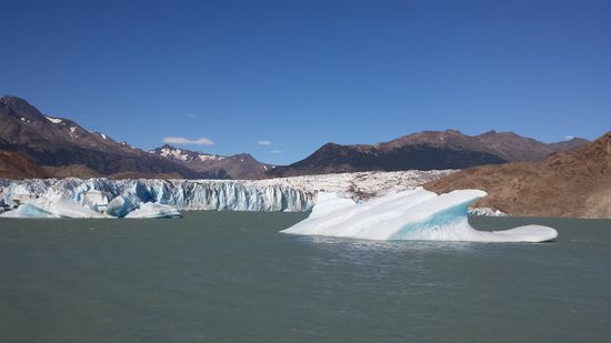 Und da ist er- der Viedma Gletscher, einer der größten Gletscher in Patagonien