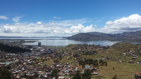 Blick auf Puno und den Titicacasee