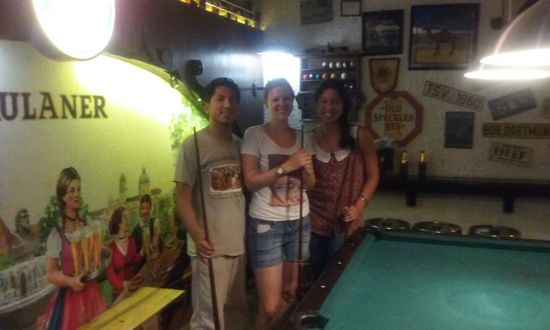 Ein letzter Abend im "deutschen Pub" mit Alex (links, Projektmanager des Freiwilligenprojektes, bei dem ich angestellt war) und Stefany (meiner besten Lima-Freundin)