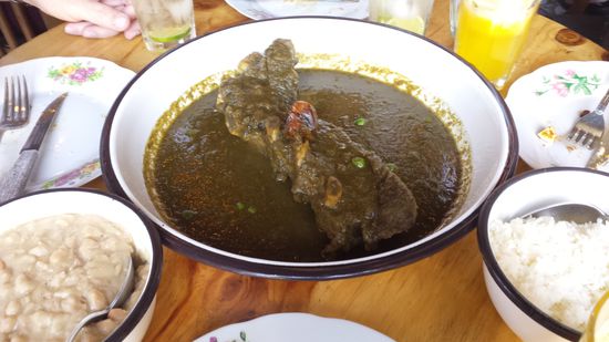 Seco de Res con Arroz y Frejoles
Rippchen in Koriandersauce mit Bohnen und Reis