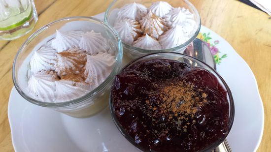 Suspiro a la limeña y mazamorra morada
Nachtisch- lecker- keine Ahnung 