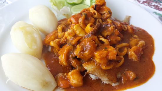 Pescado a la chorrillana
Fisch mit einer Meeresfruechtesauce