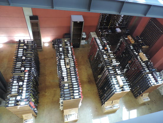 Ein Teil der Weinflaschen im Wine Center