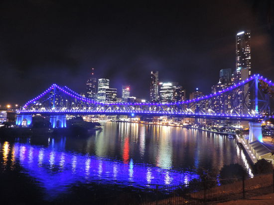 Die Skyline von Brisbane mit der Story Bridge