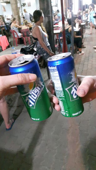 Busstopp um 0:00 Uhr und wir stossen schon mal an! - Happy birthday!