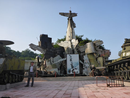 Wrackteile amerikanischer Flugzeuge