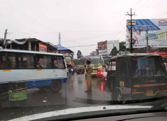 Fahrt nach Kumily, nach dem Regen.