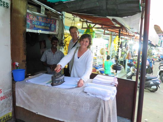 Bügeleisen mit Holzkohlenheizung