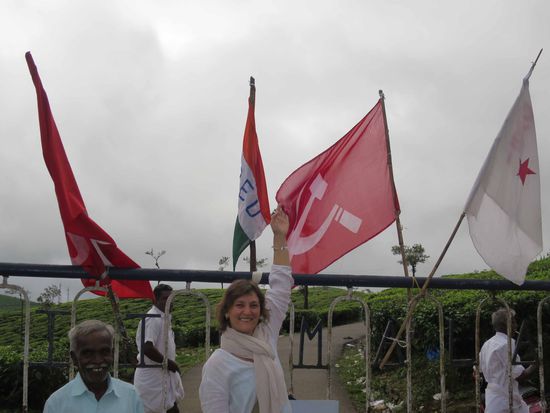 Tatsächlich! Die ganze Welt ächzt unter dem Joch des Kapitalismus, nur ein kleines indisches Dorf..........