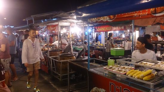 Foodmarket in Tong Salad