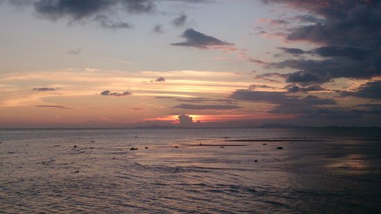 Feiner Sonnenuntergang direkt vor unserem Bungalow