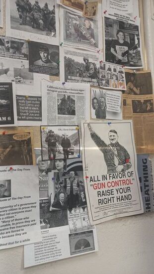 Das " Schwarze Brett" ist hier eher ein " Weißes Brett"