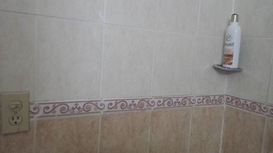 Die dusche mit integrierter Steckdose