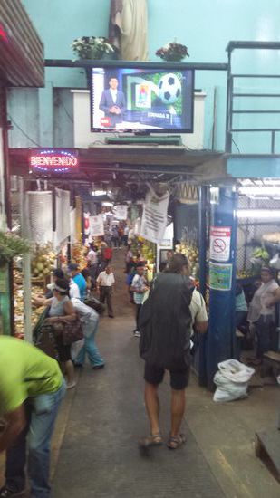 Erst mal lecker essen auf dem Markt in san jose
