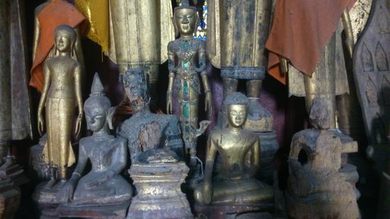 Diverse Buddhastatuen
