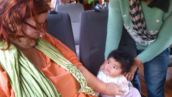Mit meiner kleinen laotischen Freundin Dhula auf dem Boot