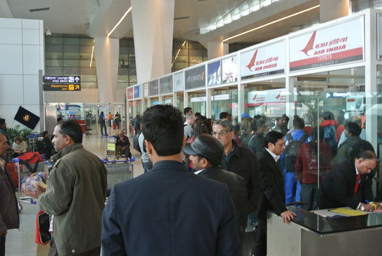 Reklamationsschalter Air India um 17h