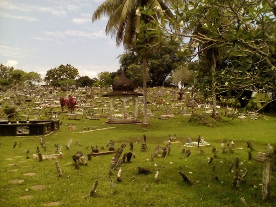 Alter islamischer Friedhof rund um die Moschee