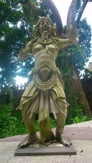 Ogohogo (=Monster) in Tirthagangga